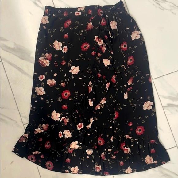 Kismet Black Skirt  Ruffles and Pink Floral design Wrap Style With Tie Size S - Picture 7 of 7